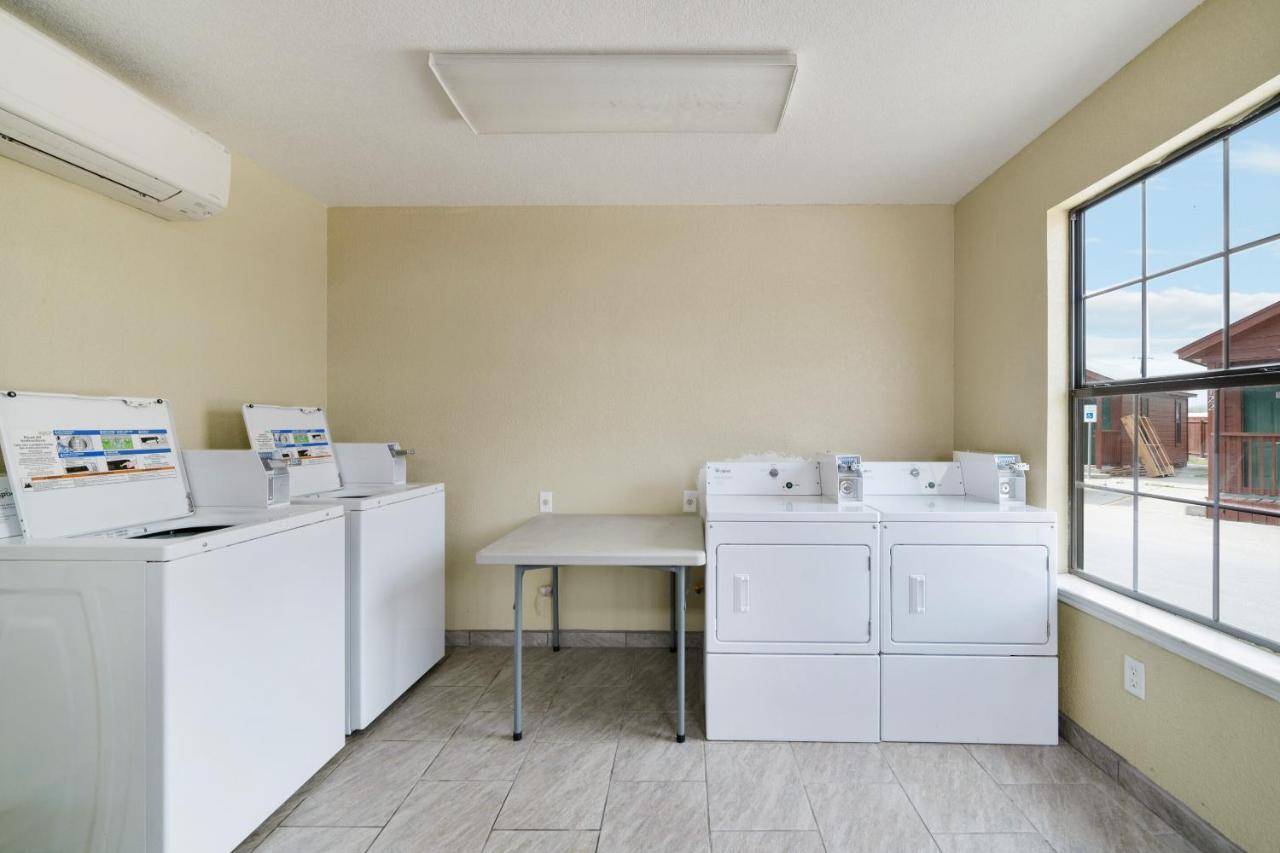Oyo Hotel Kenedy Downtown - Us 181 Εξωτερικό φωτογραφία