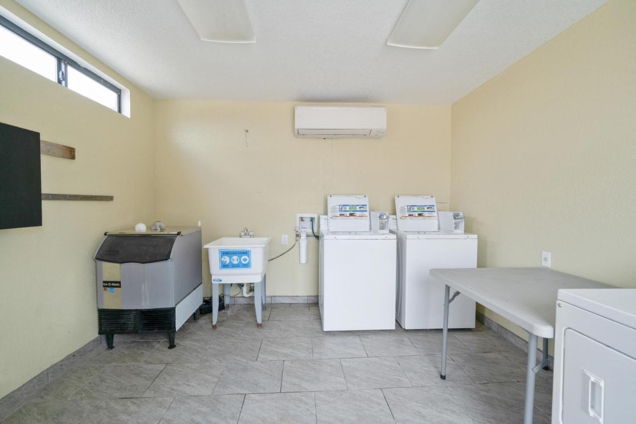Oyo Hotel Kenedy Downtown - Us 181 Εξωτερικό φωτογραφία
